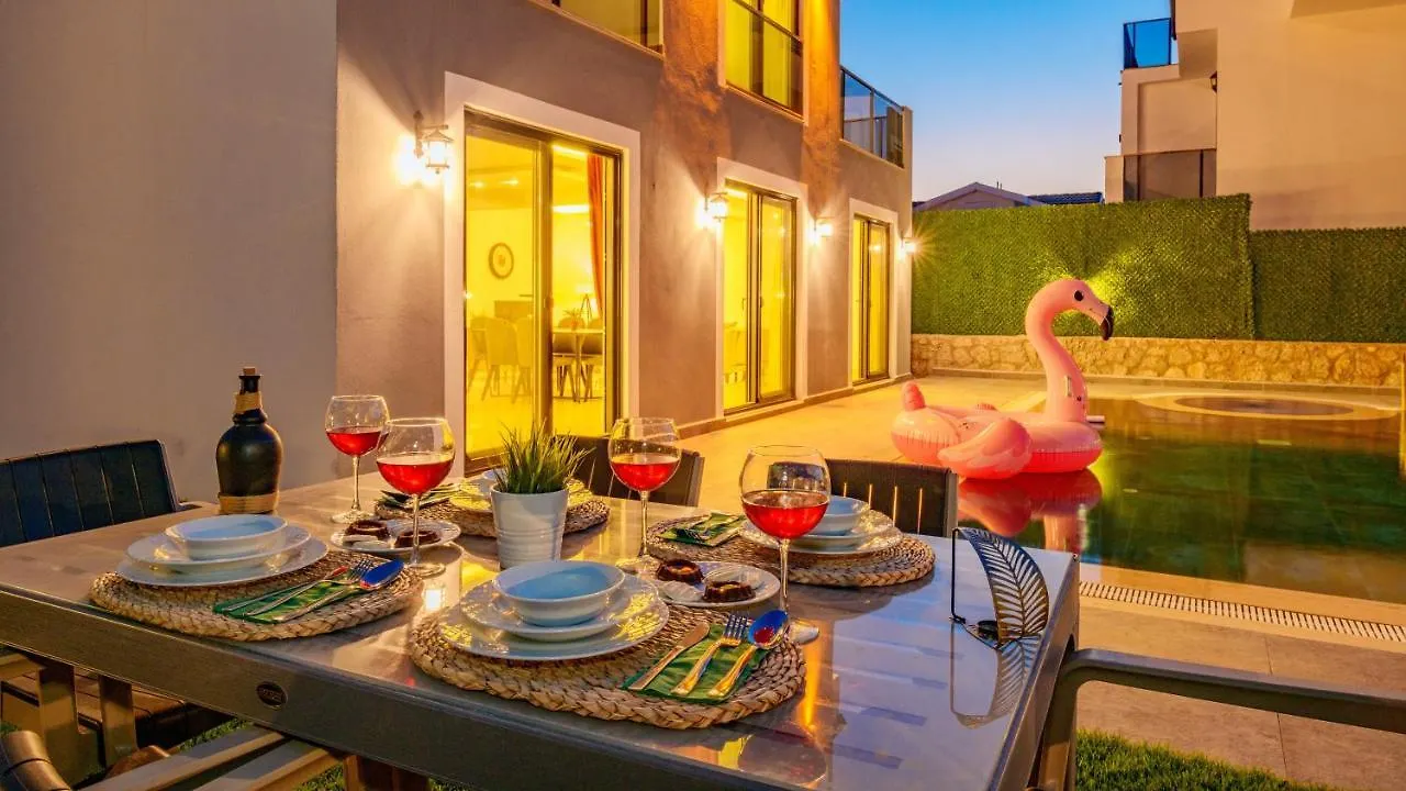 Atlantis - 4 Bedroom Holiday Villa In Hisaronu Oludeniz