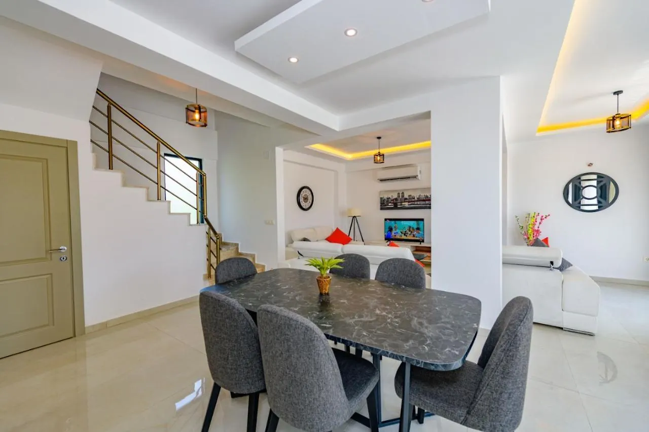 Atlantis - 4 Bedroom Holiday Villa In Hisaronu Oludeniz